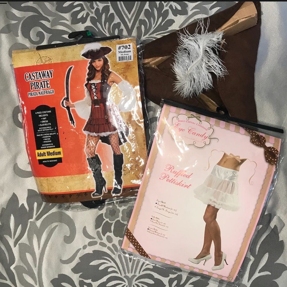 Party City / Eye Candy Women’s Pirate Costume